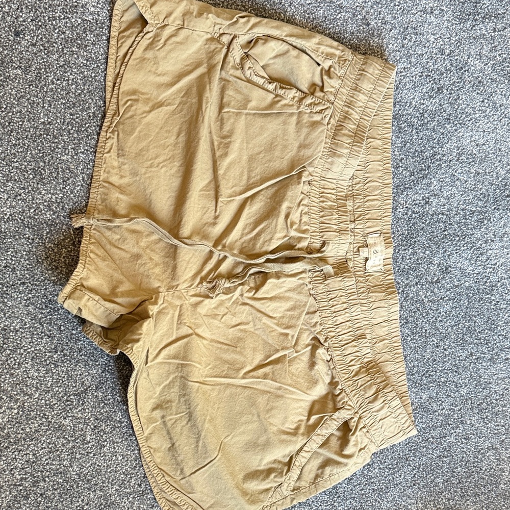 Lou & Grey Women's shorts in Tan